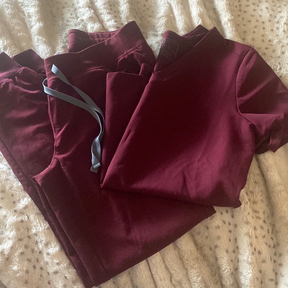 Womens figs scrub set size small